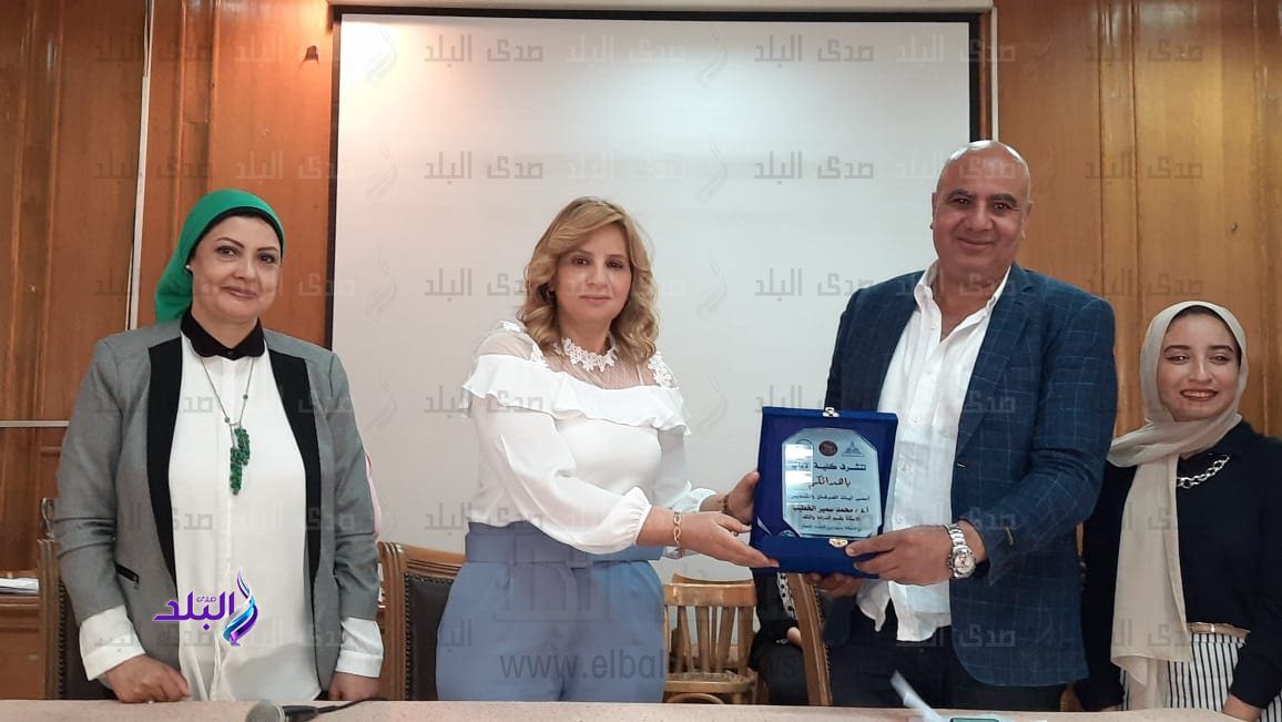 ندوة ابراز الفكر السليم ومخاطر الفكر المتطرف بآداب عين شمس