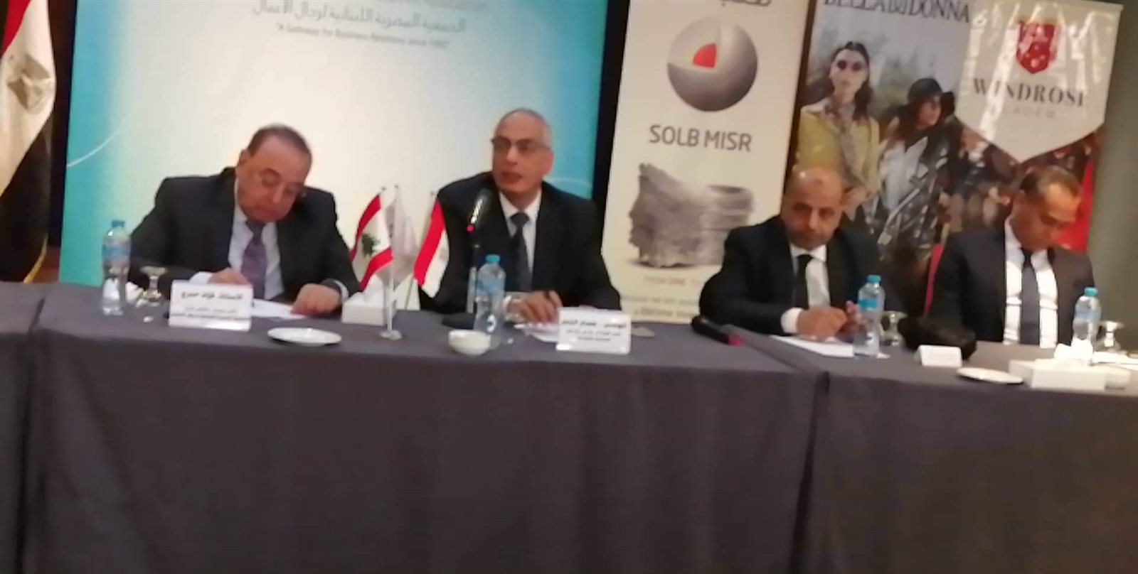 خلال المؤتمر