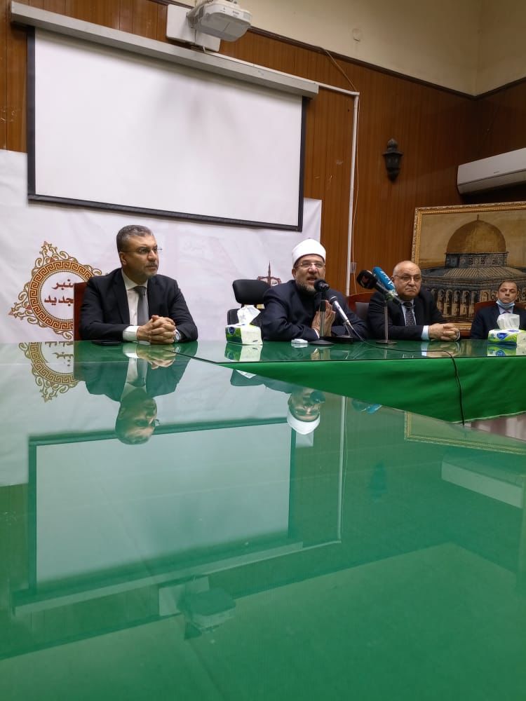 وزير الأوقاف وعمرو الليثي