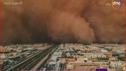 عاصفة ترابية 