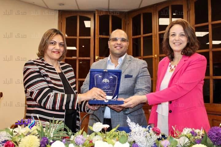 ناقش قسم الإعلام بكلية الآداب جامعة عين شمس