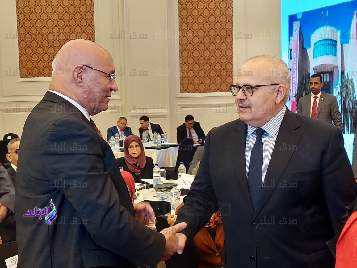 الخشت يتسلم شهادة التكريم من الهيئة القومية لضمان جودة التعليم