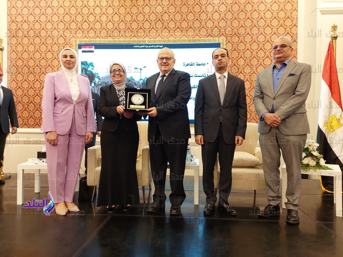 الخشت يتسلم شهادة التكريم من الهيئة القومية لضمان جودة التعليم