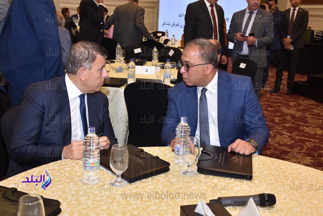 رئيس جامعة عين شمس يشهد حصول كليتي الهندسة والطفولة على الاعتماد والجودة