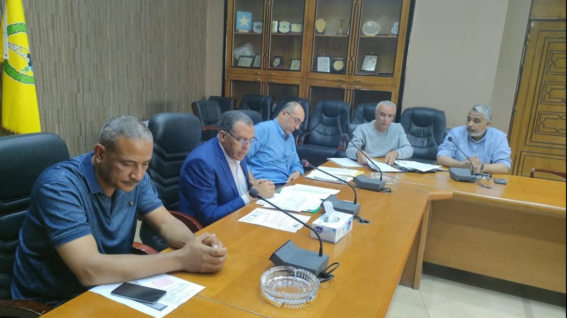 اجتماع لتجهيز منطقة الصناعات الحرفية بالمساعيد 