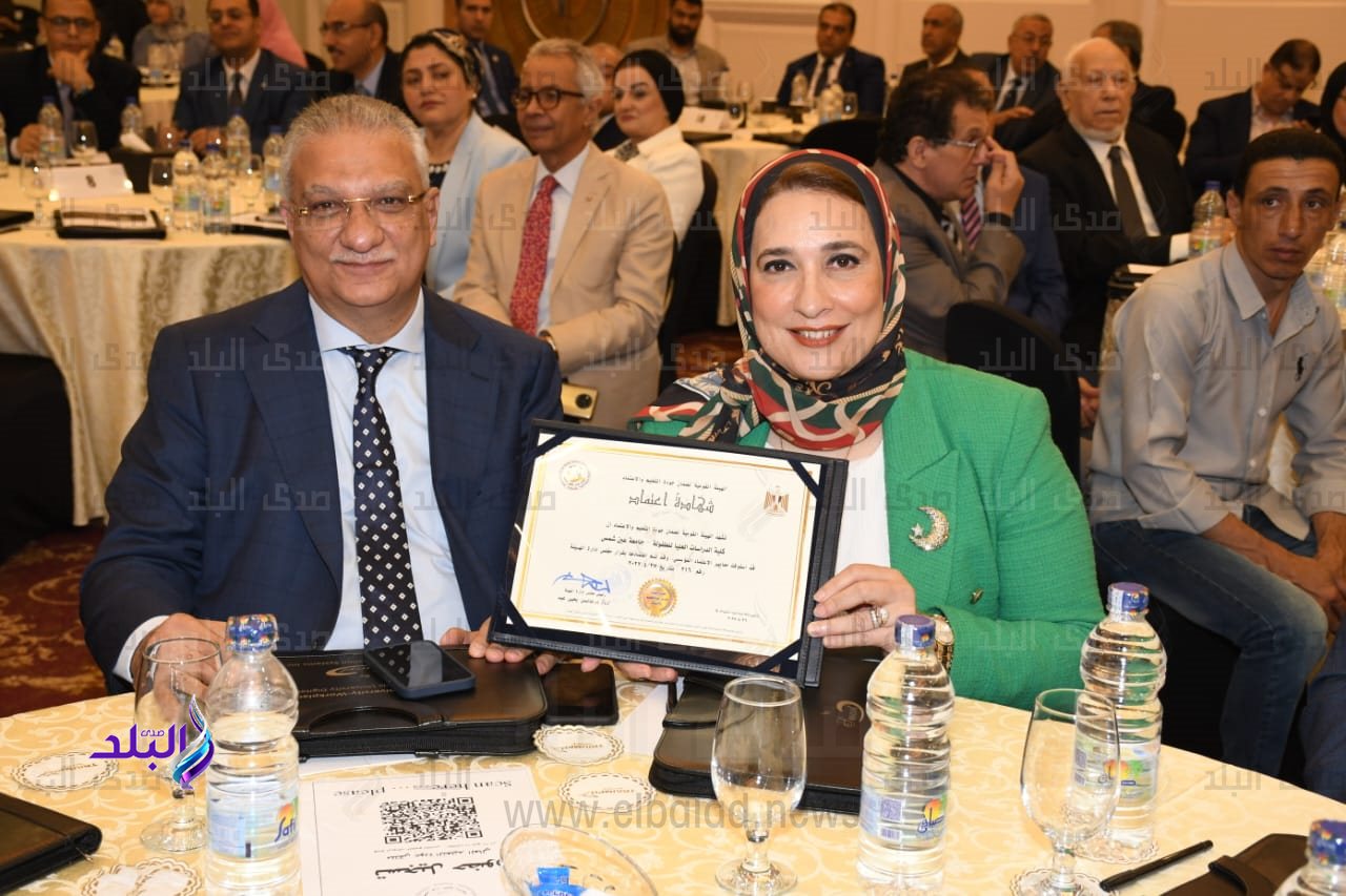 تسلم شهادات اعتماد كلية الطفولة و برامج بهندسة عين شمس