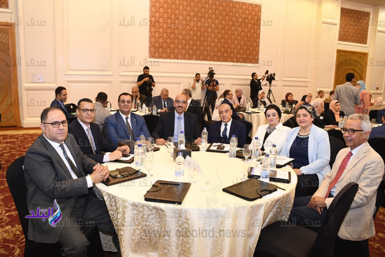 تسلم شهادات اعتماد كلية الطفولة و برامج بهندسة عين شمس