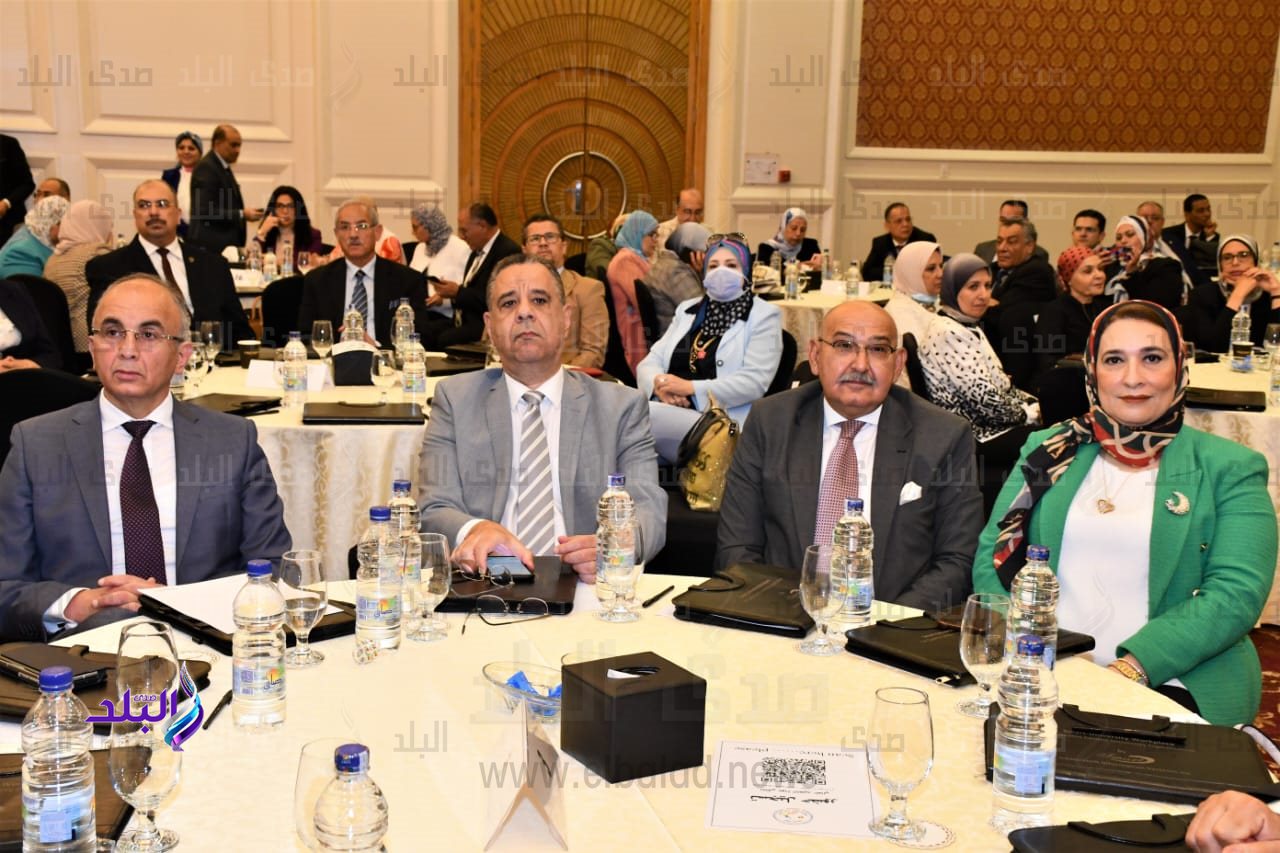 تسلم شهادات اعتماد كلية الطفولة و برامج بهندسة عين شمس