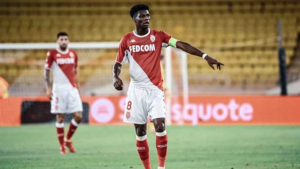 لاعب الوسط الفرنسي أوريلين تشواميني