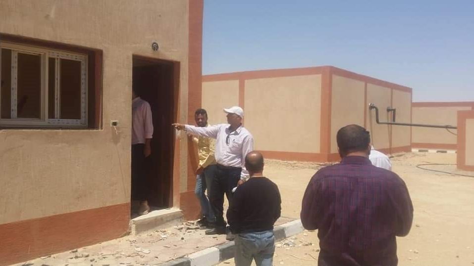 اللجنة تعاين الوحدات السكنية بتجمع خشم القاد 