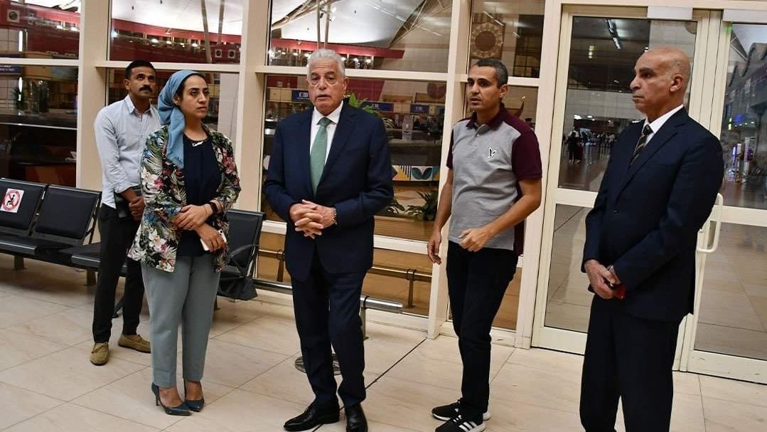 فودة في المطار 