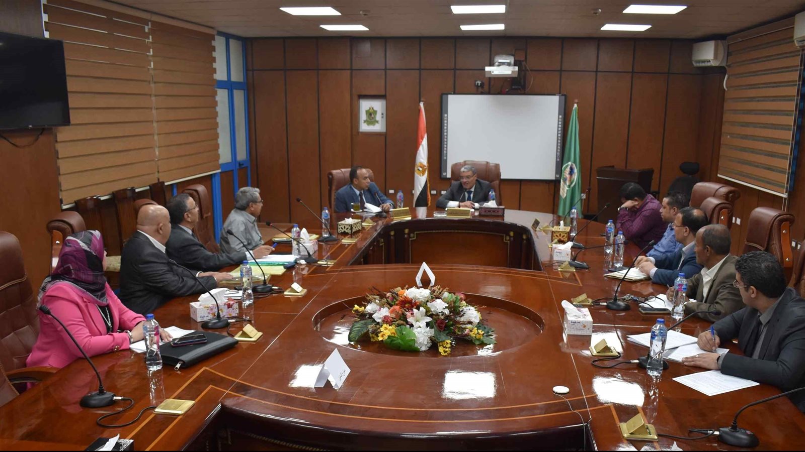 الاجتماع الدوري لمحافظ المنيا مع نواب الشيوخ 