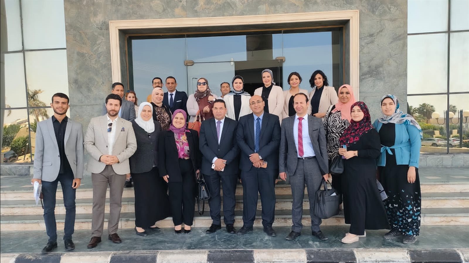 ندوة للعاملين بالقابضة للمطارات