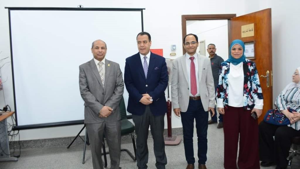 نائب رئيس جامعة أسيوط يفتتح ورشة عمل تقييم الورقة الامتحانية
