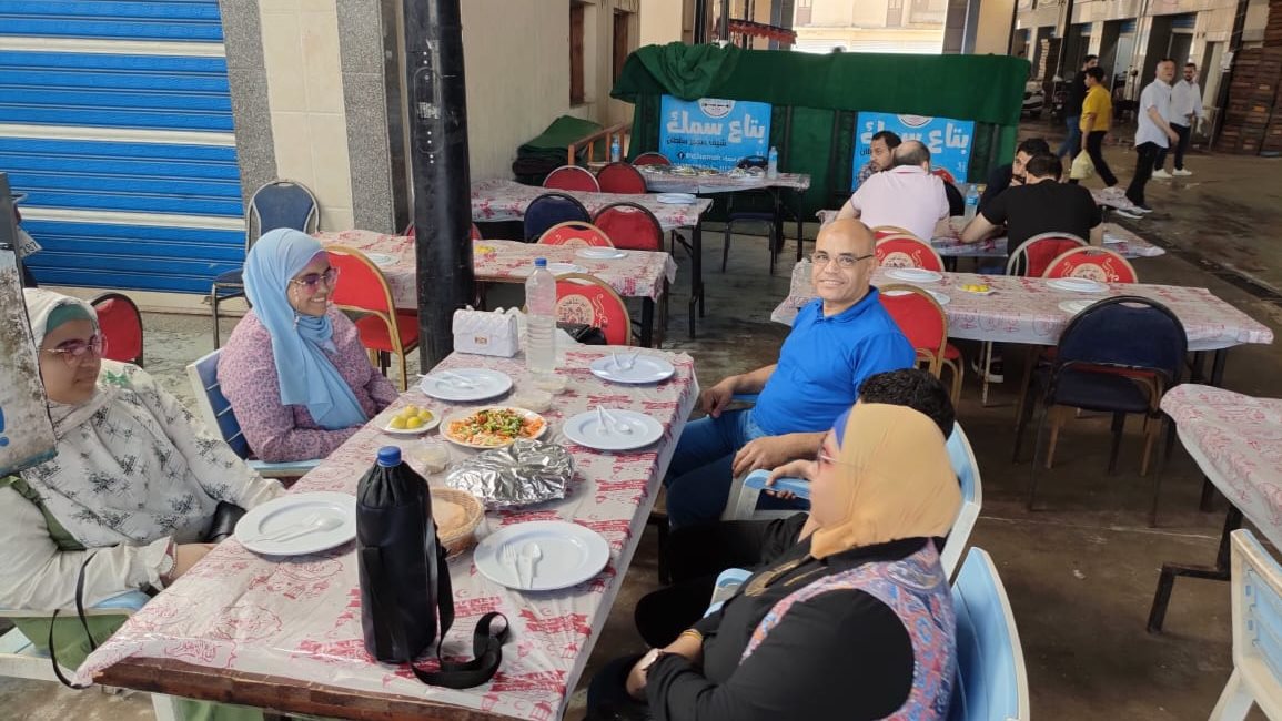 استمرار توافد زائريى بورسعيد على سوق الأسماك بحي العرب 
