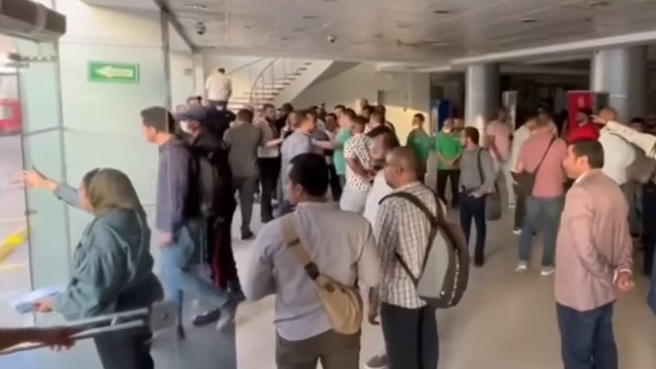 ازمة بين حاجزي سيارات تويوتا وسط حالة من الاستياء .. تفاصيل 