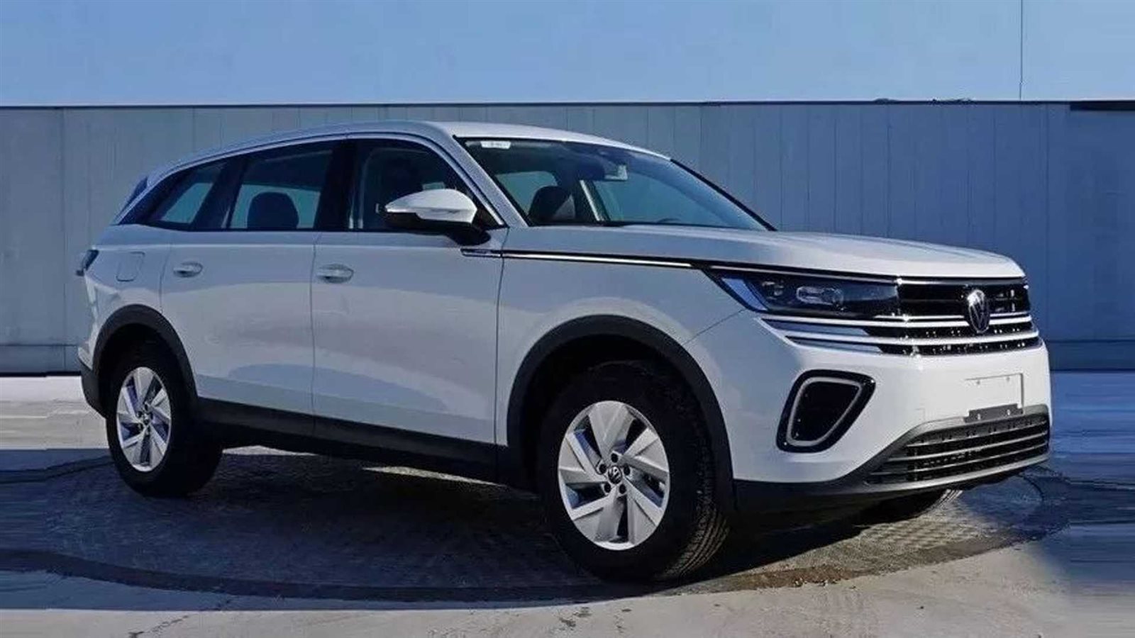 فولكس فاجن تكشف تافيندور SUV الأوى في الصين