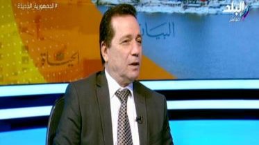 كاتب صحفى