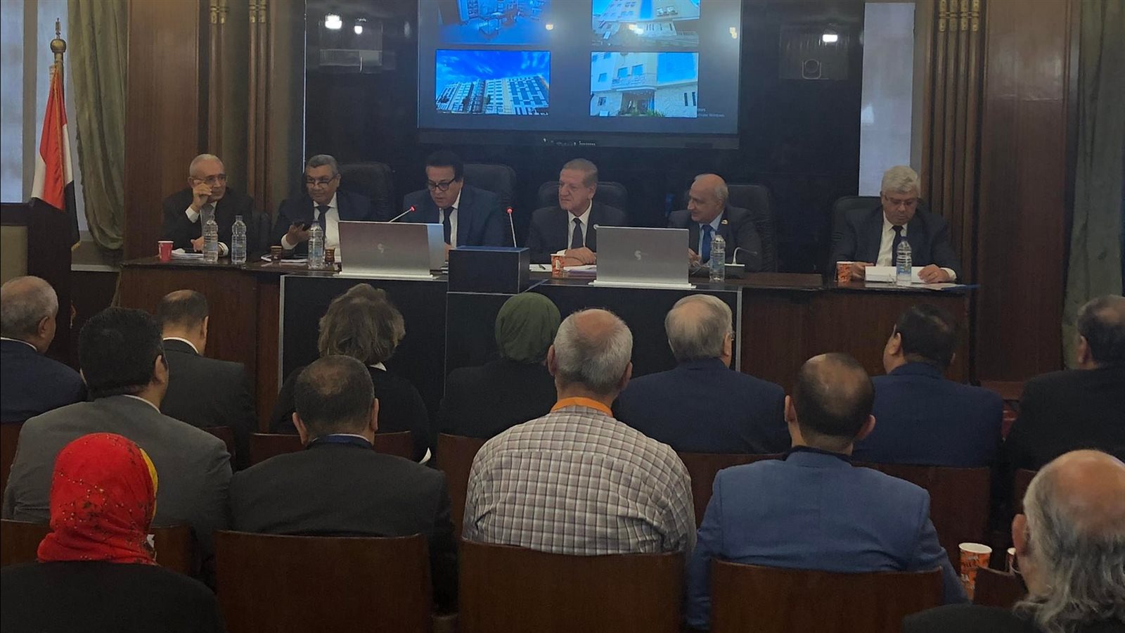 إجتماع لجنة الخطة بالبرلمان بحضور وزير التعليم العالى