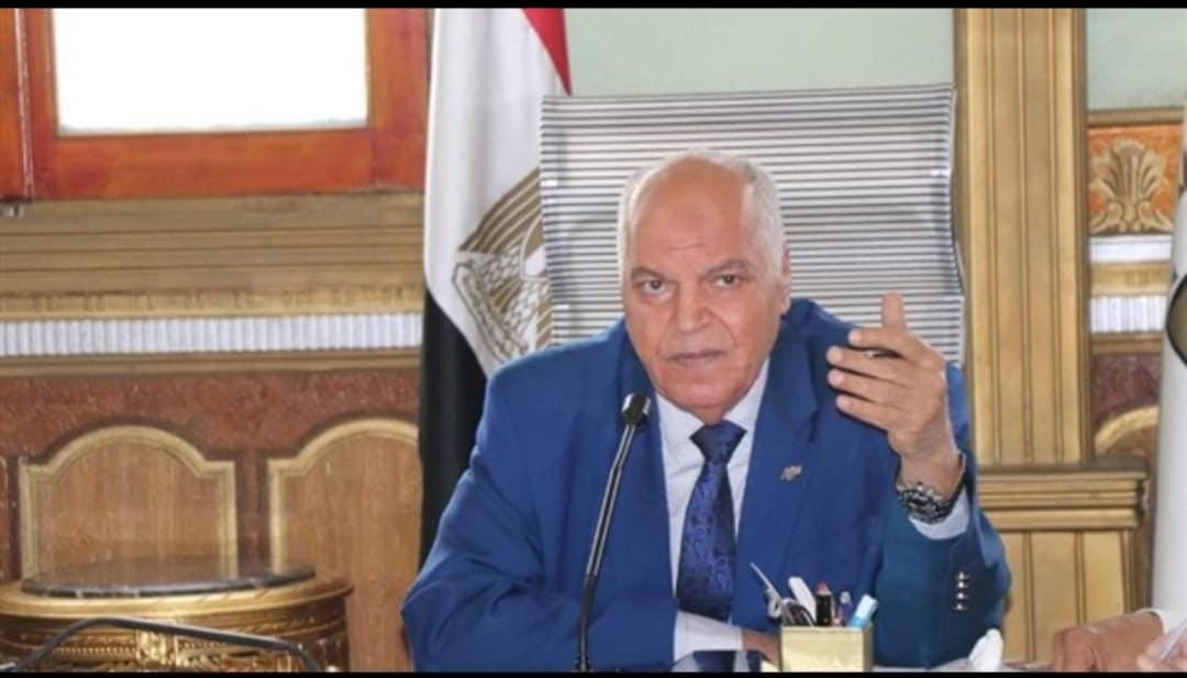  خلف الزناتي نقيب المعلمين