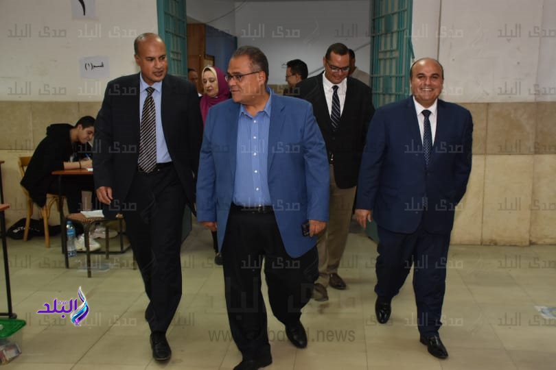 نائب رئيس جامعة عين شمس يتفقد سير الامتحانات بكلية الحقوق