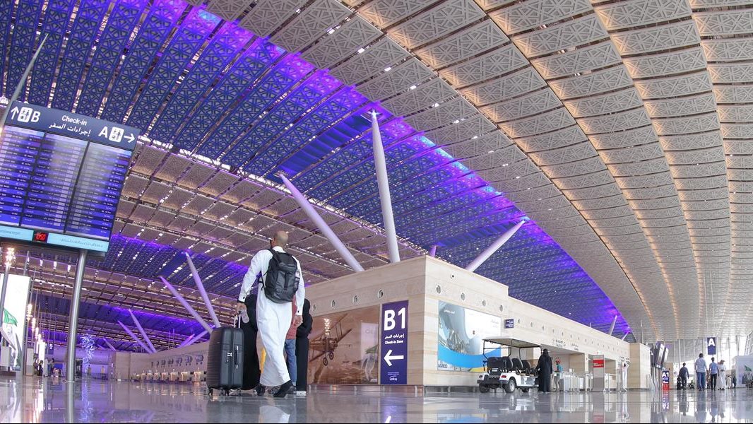 احد مطارات السعودية 
