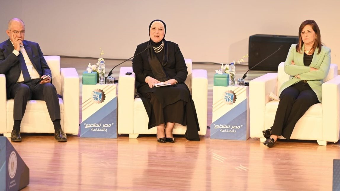 نيفين جامع