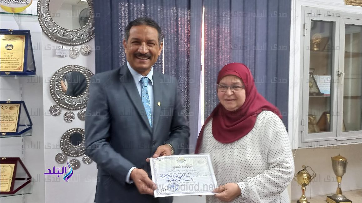 وكيل تعليم الجيزة يكرم طلاب جامعة مصر والموهوبين 