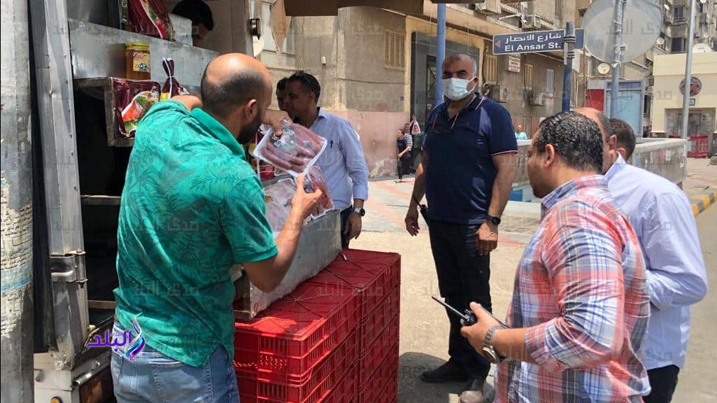 ضبط 800 كيلو لحوم مجهولة المصدر بالدقي