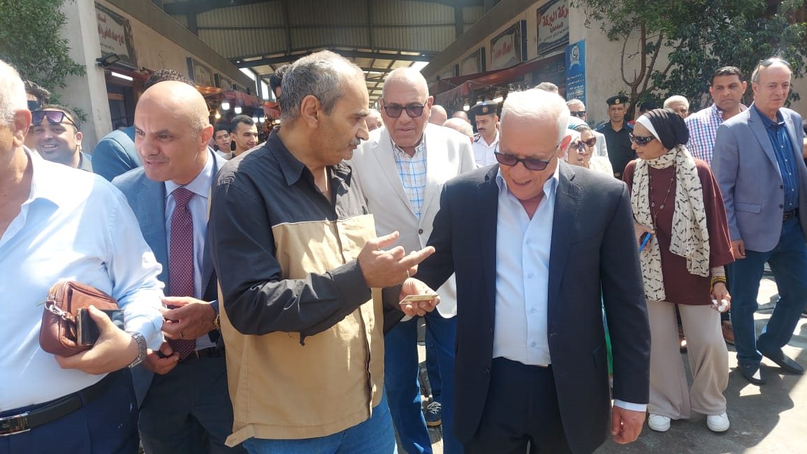 محافظ بورسعيد يتابع توافر السلع بأسعار مناسبة