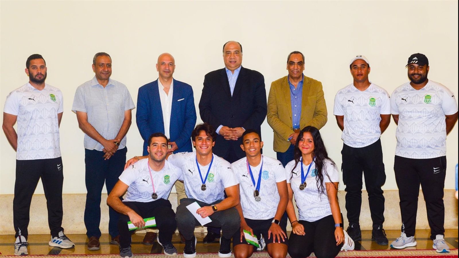 مصيلحى و مجلس الإدارة يُكرمون أبطال الإنجازات في السباحة 