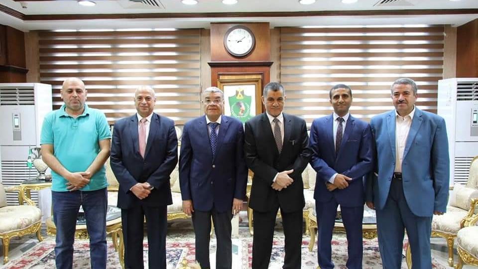 محافظ المنيا مع وفد المديرية المالية 