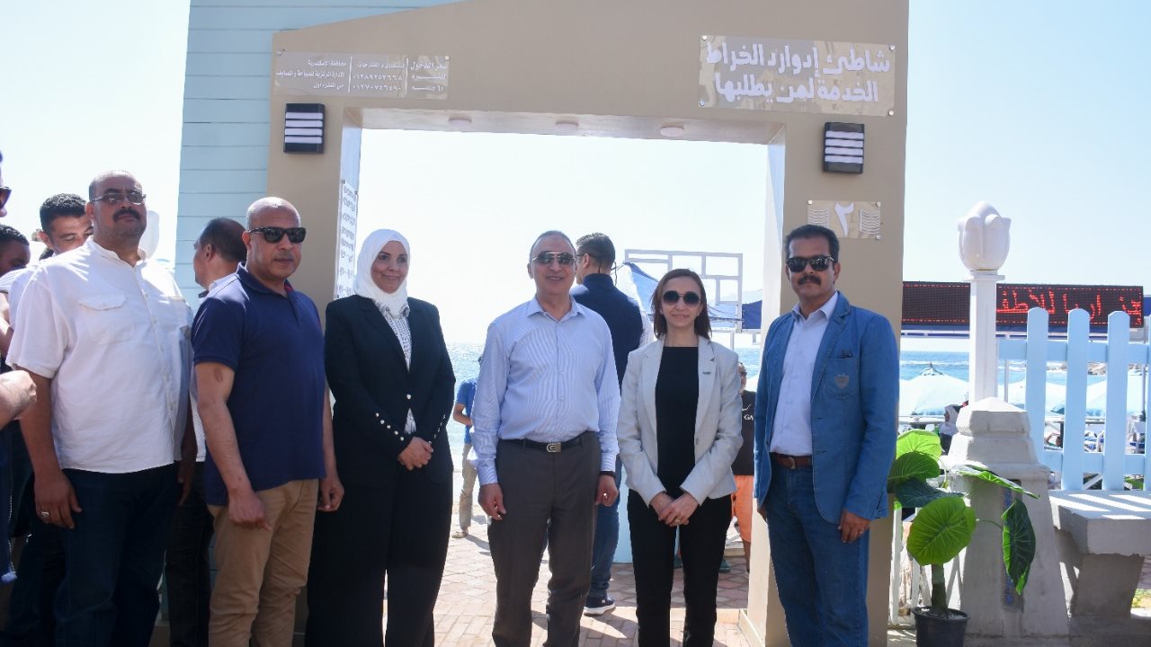 محافظ الإسكندرية يتفقد شواطئ الإسكندرية