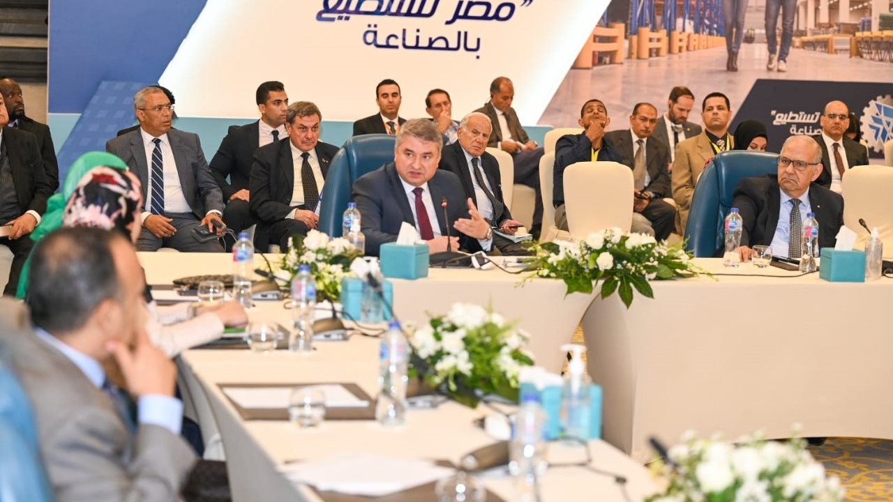 المدير التنفيذي لمركز تحديث الصناعة  المدير التنفيذي لمركز تحديث الصناعة