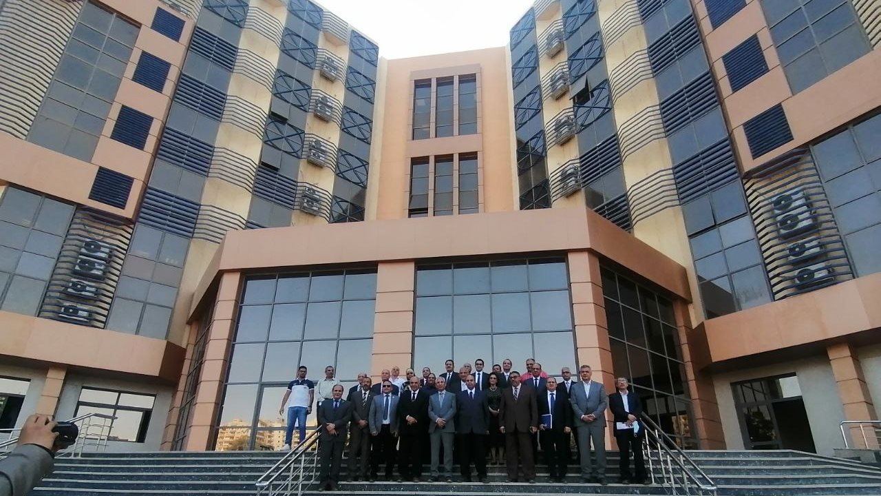 مبني ثلاثي الأجنحة بجامعة المنيا 