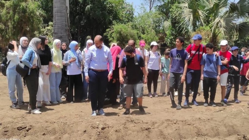  طلاب المدارس يزرعون 60 شجرة