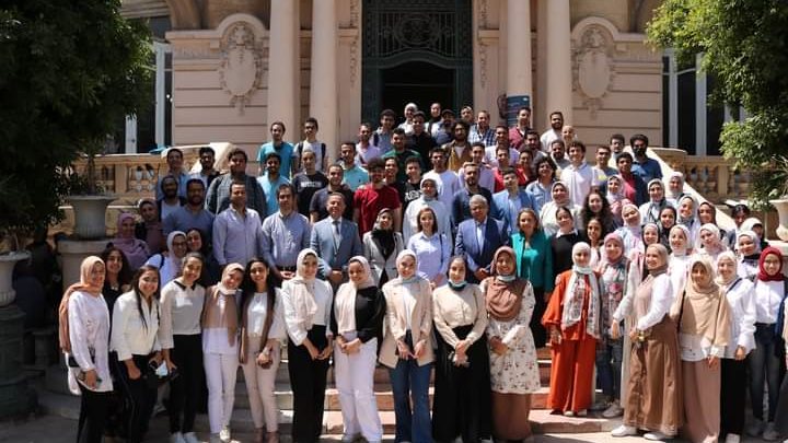 طلبة عمارة بفنون جميلة مع نائب محافظ الإسكندرية