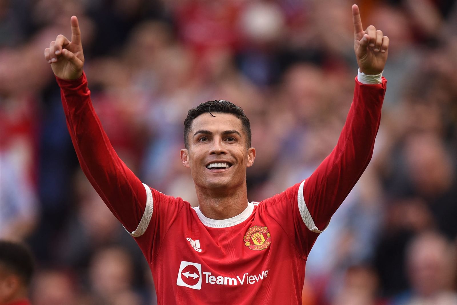 كريستيانو رونالدو لاعب فريق مانشستر يونايتد