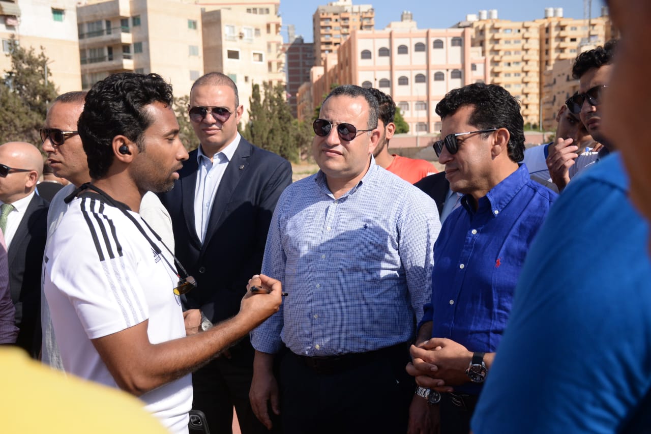 وزير الشباب ورئيس جامعة الإسكندرية بكلية التربية الرياضية