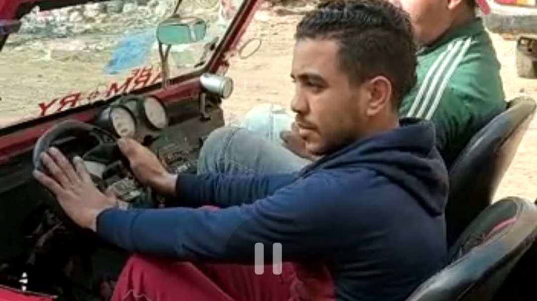 سيارة غريبة في الغربية 