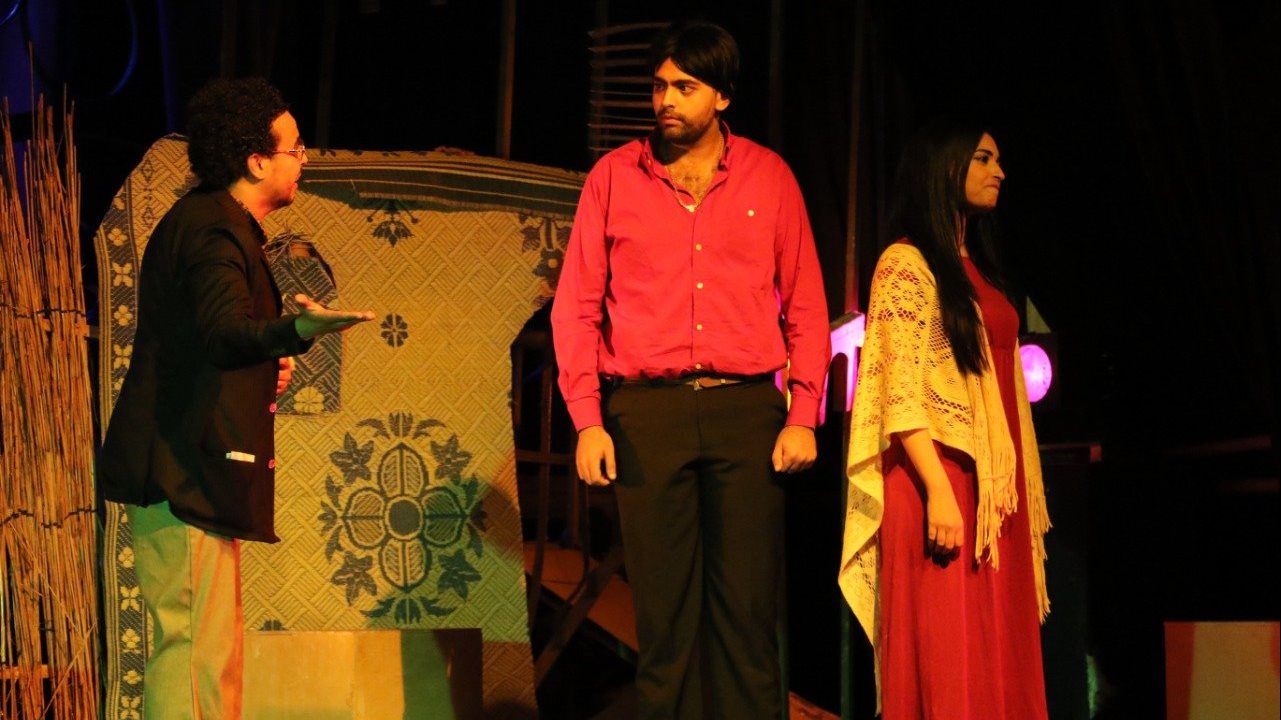 جانب من المسرحية