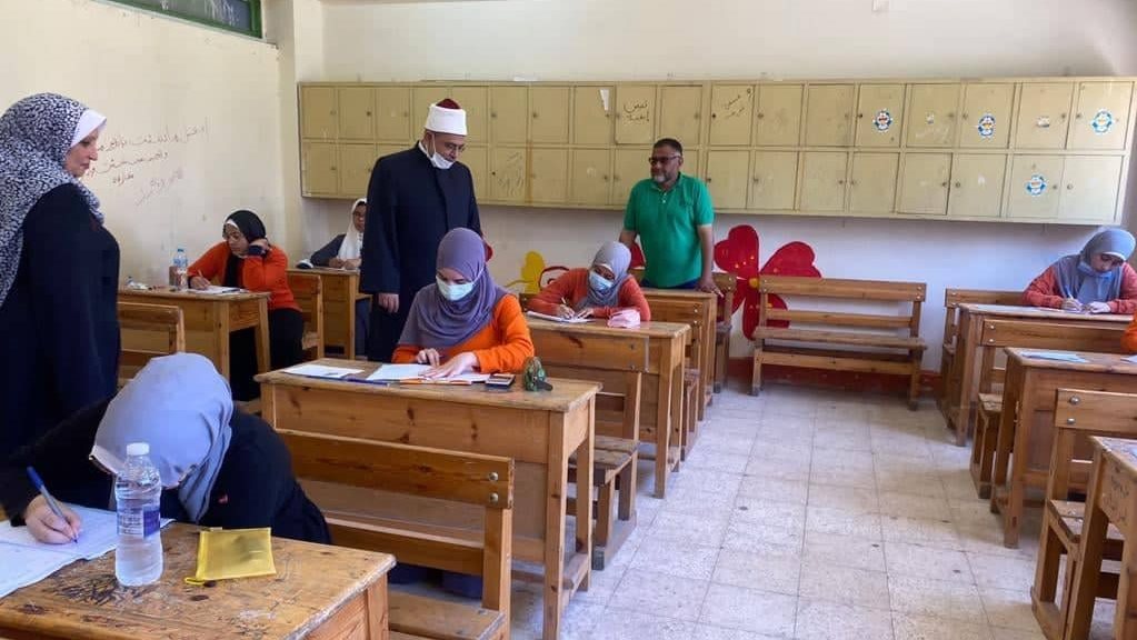 رئيس قطاع المعاهد خلال تفقده للثانوية الازهرية 