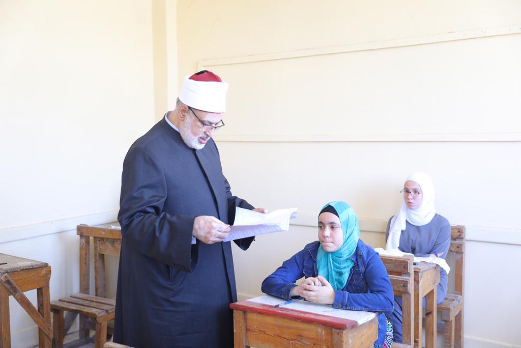 وكيل الأزهر يتفقد امتحانات الثانوية الأزهرية