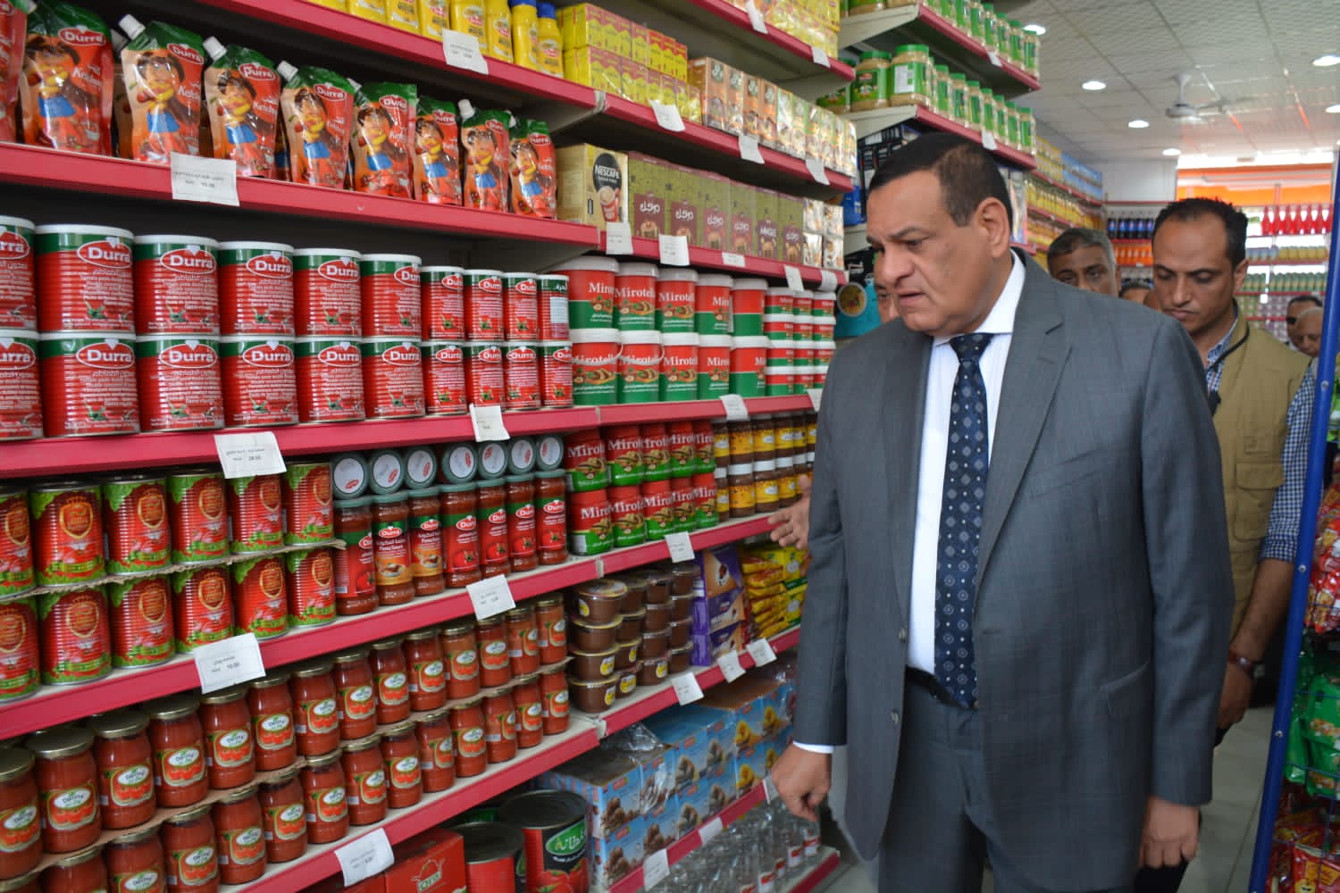 محافظ البحيرة