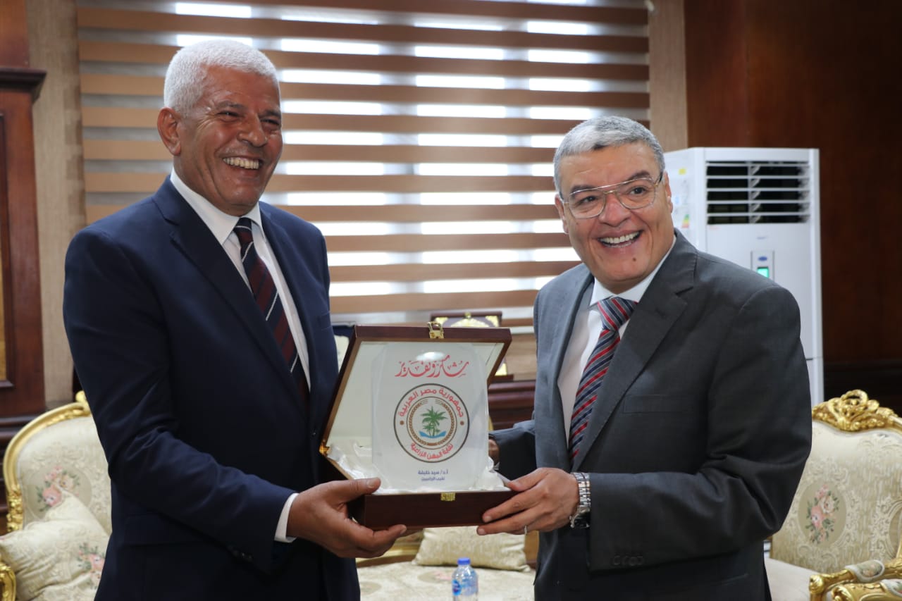 من زيارة نقيب المعلمين للمنيا