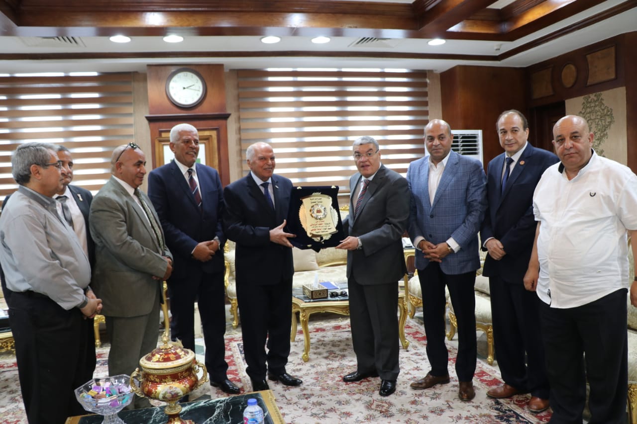 زيارة وفد المعلمين للمنيا