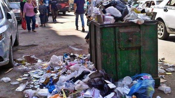 حكم رمي القمامة عند بيت الجار 