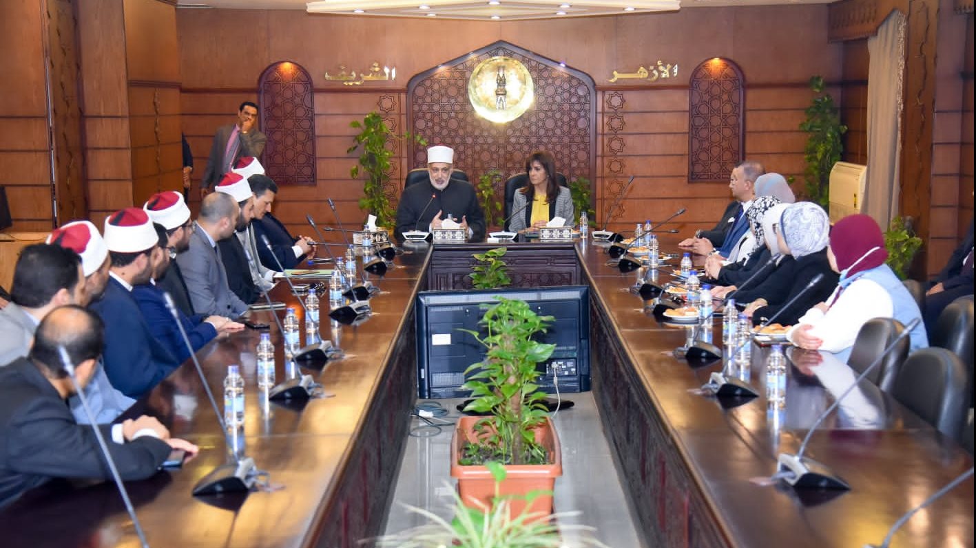 وزيرة الهجرة 