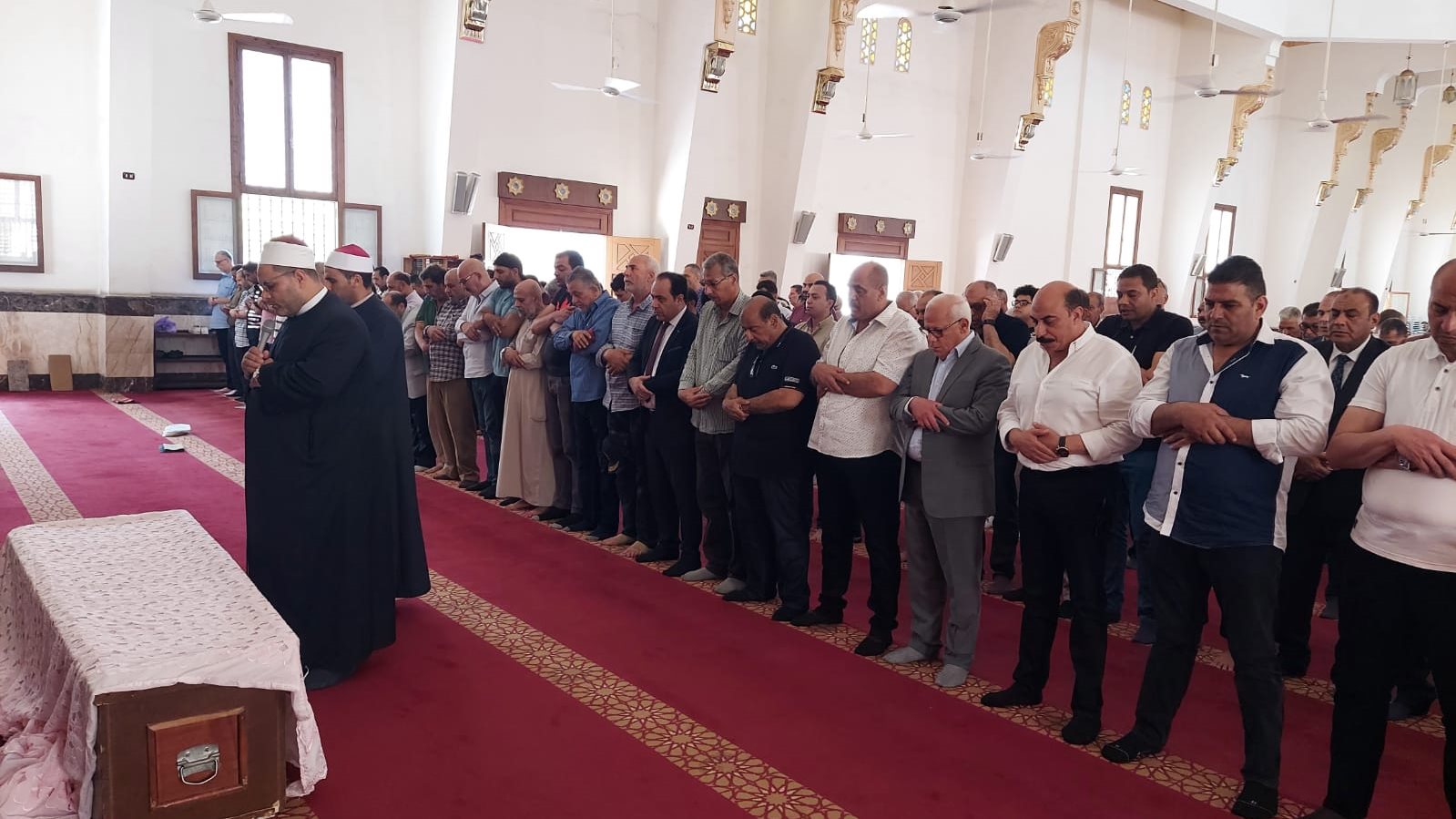 محافظ بورسعيد يشارك في مراسم تشييع جثمان شقيقة محافظ أسوان