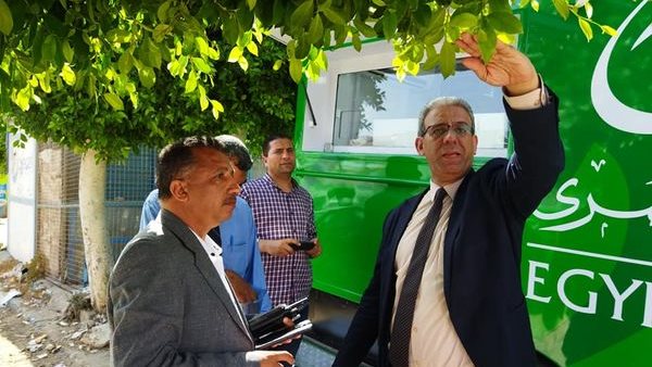 سيارة للبريد بجوار مجلس مرسى مطروح